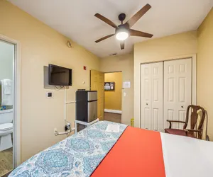 Photo 3 - Hotel Cathlamet Room 220 - Main St Queen