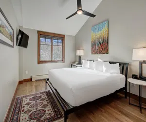 Photo 5 - Beautifully Updated Mountain Chic Condo