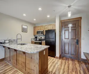 Photo 4 - Cozy Ski Chalet with Large Balcony