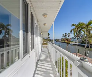 Photo 3 - 21591/3 Entire Waterfront Duplex With Pool and Spa - Manor