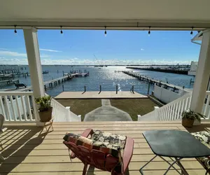 Photo 5 - Big Waterfront House Amazing View and Swim Deck