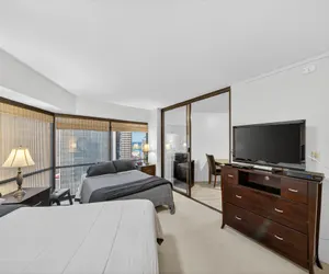 Photo 2 - Chic DT Honolulu Executive Condo