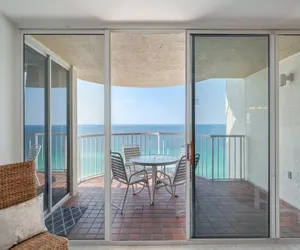 Photo 3 - 2 bedroom condo with hot tub!
