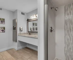 Photo 2 - 2 bedroom condo with hot tub!