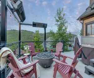 Photo 5 - 1138 Skiers Heaven! Luxury Home close to Park City Mountain! Two Hot Tubs Gorgeous Outdoor Space!