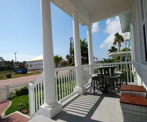Photo 2 - Seaglass Cottage - Private home at The Shores