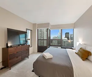 Photo 3 - 2bd River North Million Dollar Views! Parking Incl