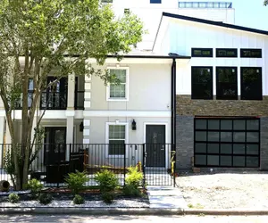Photo 2 - Joys Galleria Luxury Home
