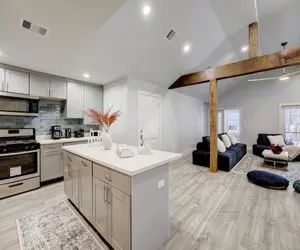 Photo 4 - Joys Galleria Luxury Home