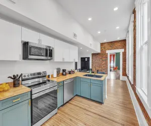 Photo 4 - HUGE Downtown Spacious Home 2 King/3BA