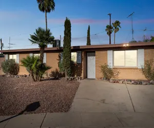 Photo 5 - Family-Friendly Desert Oasis