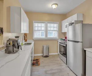 Photo 2 - Midtown Marvel - 1BR Oasis by Overton Park