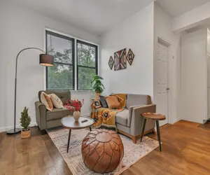 Photo 3 - Urban Retreat In Islandview
