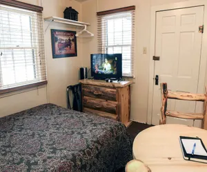 Photo 2 - Triple R Cottages: 7