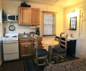 Photo 3 - Triple R Cottages: 7