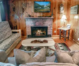 Photo 3 - Lazy R Cottages: 9