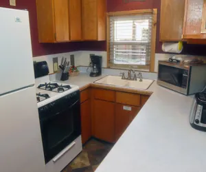 Photo 5 - Lazy R Cottages: 9