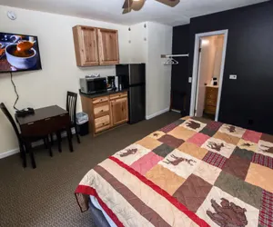 Photo 3 - Fawn Valley Inn: 293