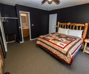 Photo 4 - Fawn Valley Inn: 293