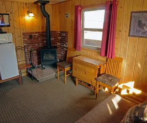 Photo 3 - Lazy R Cottages: 1