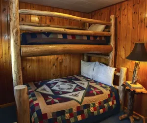Photo 5 - Lazy R Cottages: 2