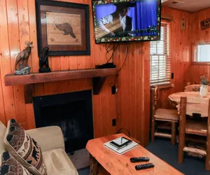 Photo 2 - Lazy R Cottages: 2