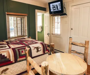 Photo 3 - Triple R Cottages: 4