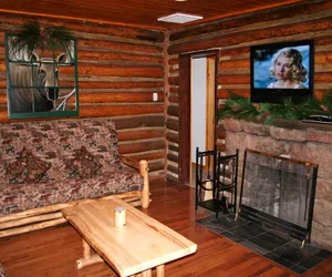 Photo 3 - Triple R Cottages: 8