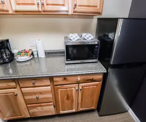 Photo 5 - Fawn Valley Inn: 294