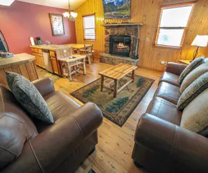Photo 4 - Lazy R Cottages: 17