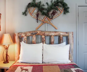 Photo 4 - Fawn Valley Inn: Cabana