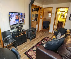 Photo 2 - Lazy R Cottages: 5