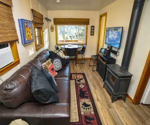 Photo 3 - Lazy R Cottages: 5