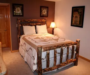 Photo 2 - Fawn Valley Inn: 253