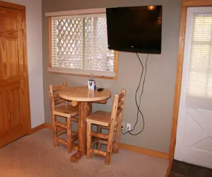 Photo 3 - Fawn Valley Inn: 253