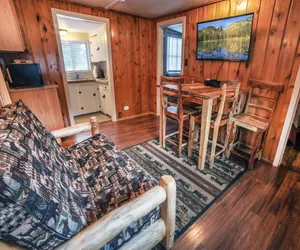 Photo 2 - Triple R Cottages: 5