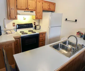Photo 4 - Lazy R Cottages: 7A