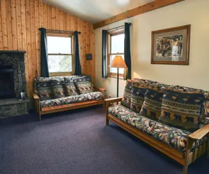 Photo 3 - Lazy R Cottages: 7A