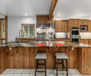 Photo 5 - River Road Lodge