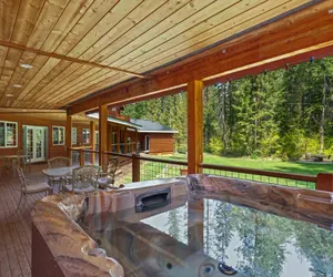 Photo 2 - River Road Lodge