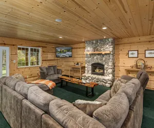 Photo 3 - River Road Lodge