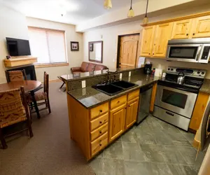 Photo 5 - Silverado Lodge - 1 BR Suite, King Bed & Pool View Save 20% on 7+ Nights!