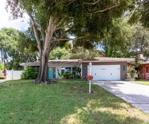 Photo 3 - Indigo Beach Oasis - Minutes to Clearwater Beach!