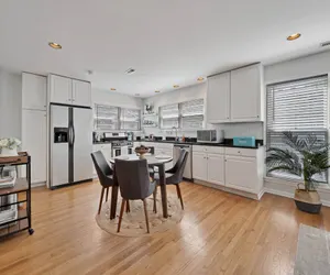 Photo 2 - Old Town 3bd 3ba Coach House, Garage Parking Incl