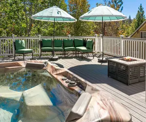Photo 3 - Elegant Home with Hot Tub and Sports Court
