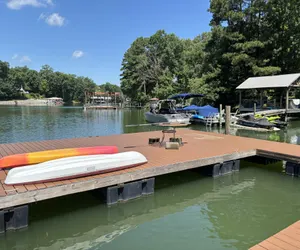 Photo 2 - Spacious Hidden Paradise at Lake Norman