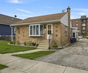 Photo 5 - Contemporary Retreat in the Heart of Des Plaines
