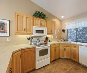 Photo 3 - 8 Umpqua Ln