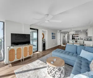 Photo 5 - Oceanfront Gem Pool, Balcony, Modern Touchƒsofa