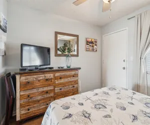 Photo 2 - Beautiful 1 Bed Beach Balcony Condo #207